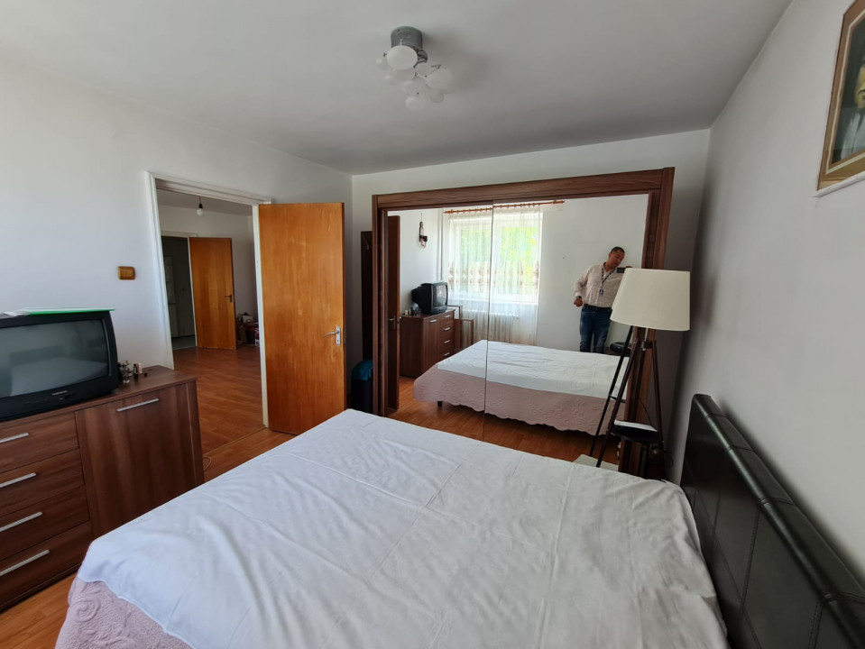 Apartament 3 camere Craiovei, confort 1, etaj 2 10