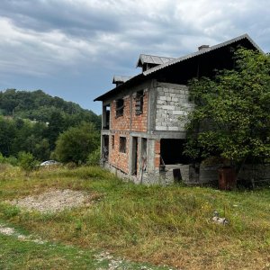 Casa + Teren 2300 mp in Bogati