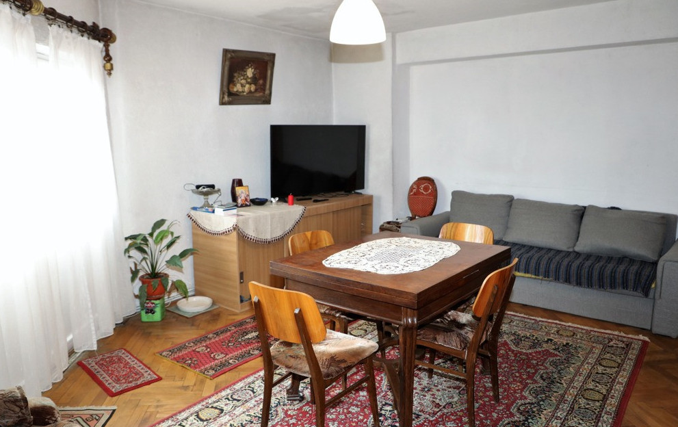 Apartament 2 camere decomandat Calea Bucuresti 1