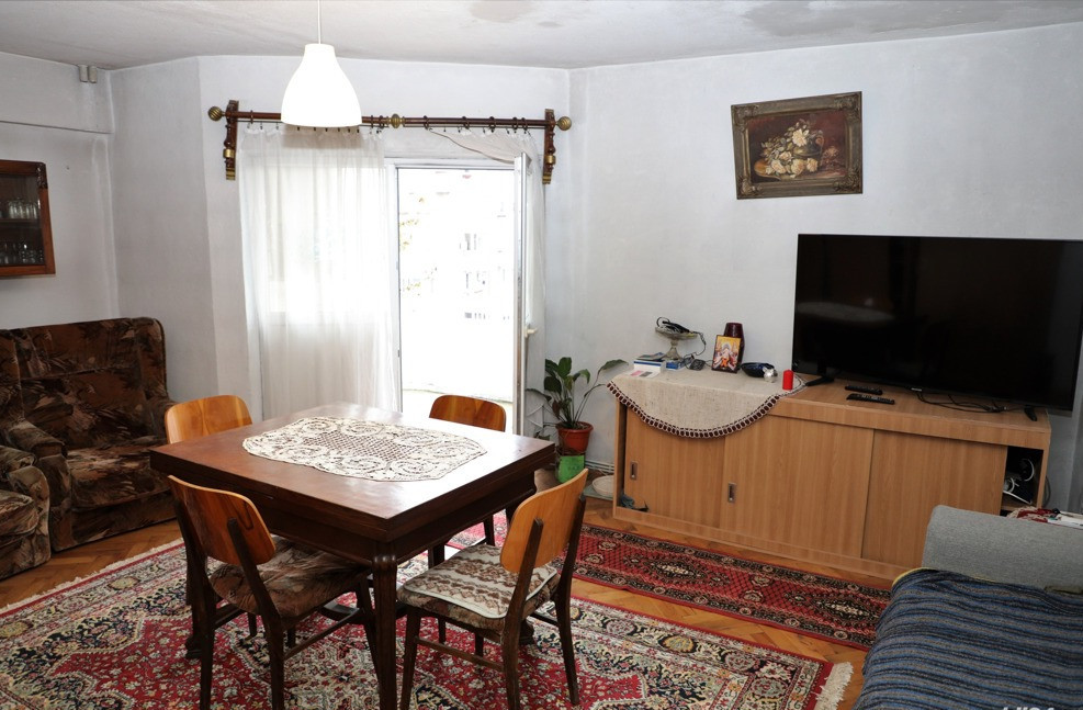 Apartament 2 camere decomandat Calea Bucuresti 2