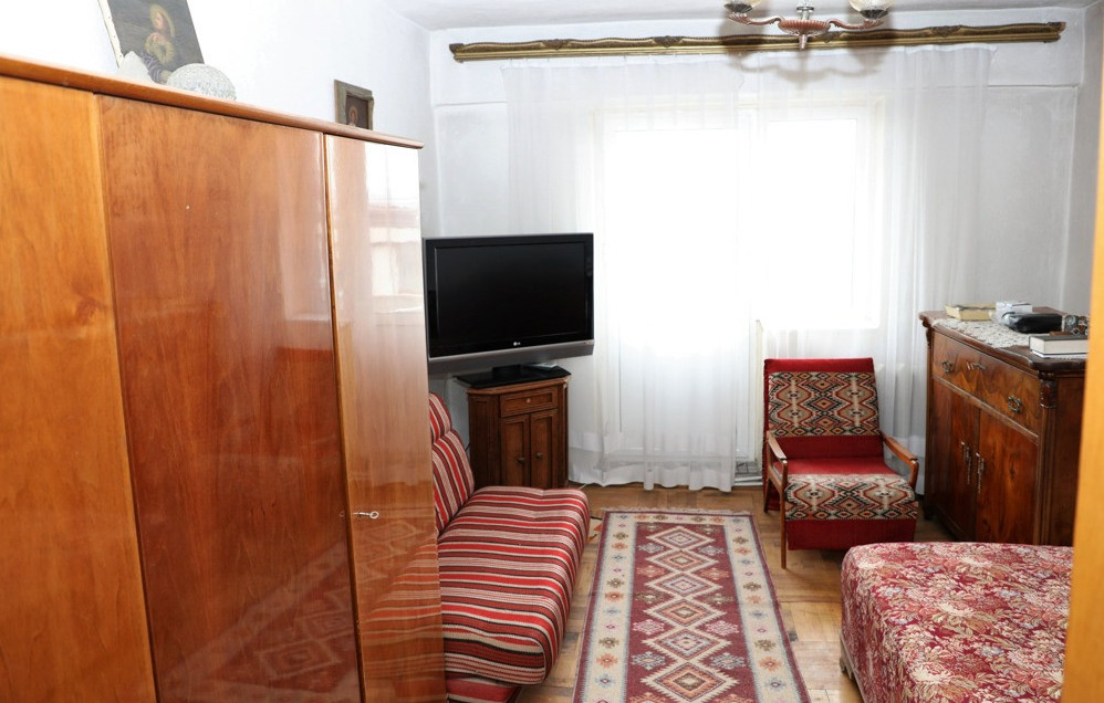 Apartament 2 camere decomandat Calea Bucuresti 4