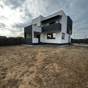Vila 4 camere in zona Tancodrom