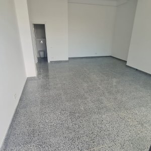 Spatiu comercial Fratii Golesti, parter, bloc nou, loc de parcare