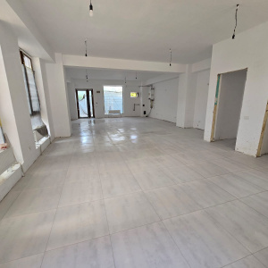 Spatiu comercial Gavana, vizavi de Vitality Spa, 5 locuri de parcare