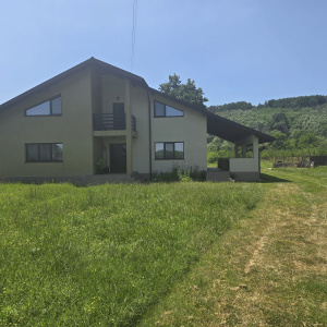 Vila moderna  – Poiana Lacului