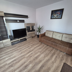 Apartament 3 camere situat la parterul unei vile