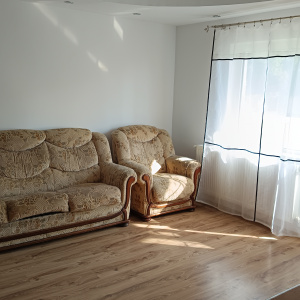 Apartament 3 camere semidecomandat Prundu