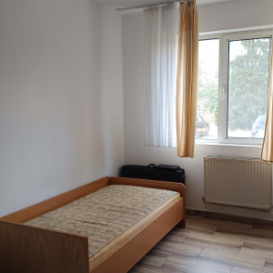 Garsoniera parter, Razboieni