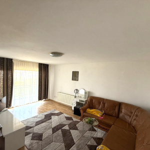 Apartament 2 camere conf 1 decomandat zona Montanstar