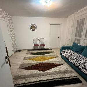 Apartament 3 camere Craiovei, etaj 2, langa scoala nr. 11