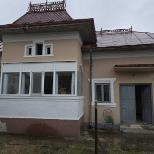 Casă cu Teren intravilan 1500 mp, Centrală termică, Poiana Lacului - 60.000 €