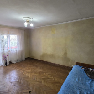 Apartament 3 camere Craiovei, garaj, confort 1 decomandat