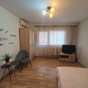 Garsoniera Exercitiu,  langa liceele Dinu Lipatti si Barbu