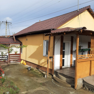 Casă Călinești, Cârstieni