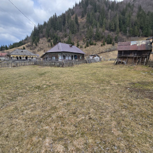 Casă de vânzare în zona pitorească Sătic – Rucăr, lângă râul Dâmbovicioara