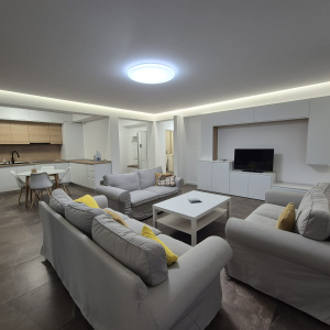 Penthouse  Zona Centrală, Bloc Nou, Prima Închiriere