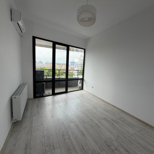 Spațiu de închiriat – clădire modernă, central, etaj 3 cu lift, terasă